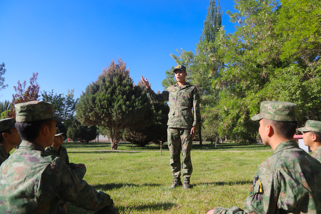 青年官兵弘扬五四精神_团日活动新闻稿模板_五四青年节主题团日活动