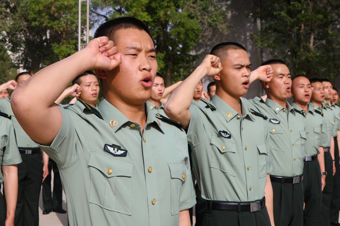 五四青年节主题团日活动_团日活动新闻稿模板_青年官兵弘扬五四精神