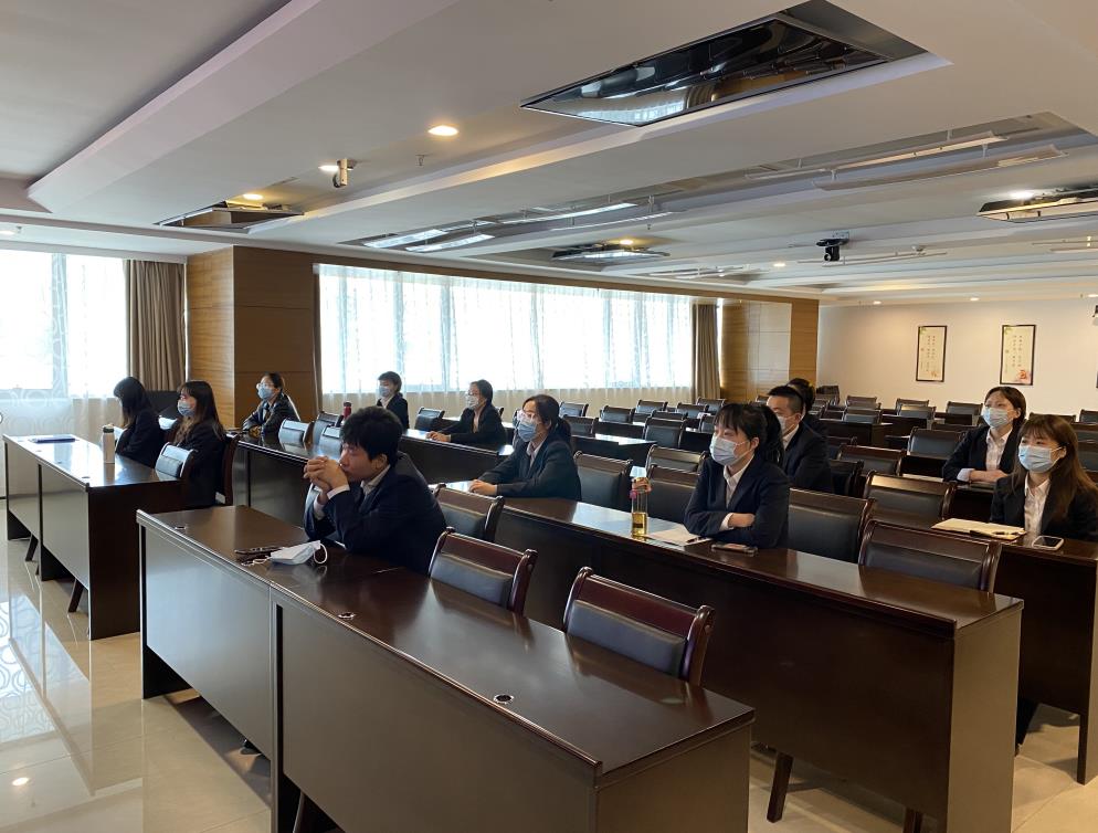 喜迎二十大 永远跟党走 奋进新征程_团日活动新闻稿模板_党领导下的青年运动史