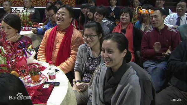 笑脸哥18年春晚观众席_冉东升春晚观赛经历_春晚笑脸哥微博