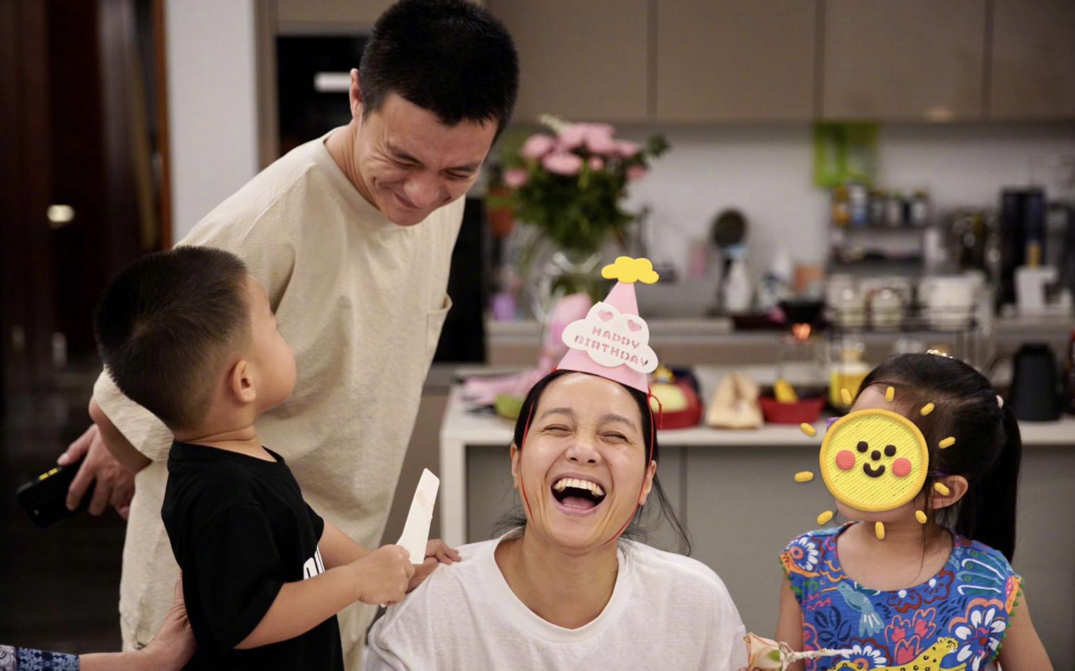 朱丹素颜庆生周一围41岁生日_朱丹周一围全家福_周一围朱丹结婚照 新闻