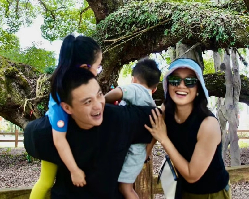 周一围朱丹结婚照 新闻_朱丹素颜庆生周一围41岁生日_朱丹周一围全家福