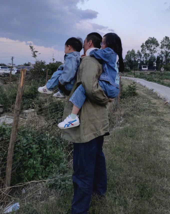 朱丹周一围全家福_朱丹素颜庆生周一围41岁生日_周一围朱丹结婚照 新闻