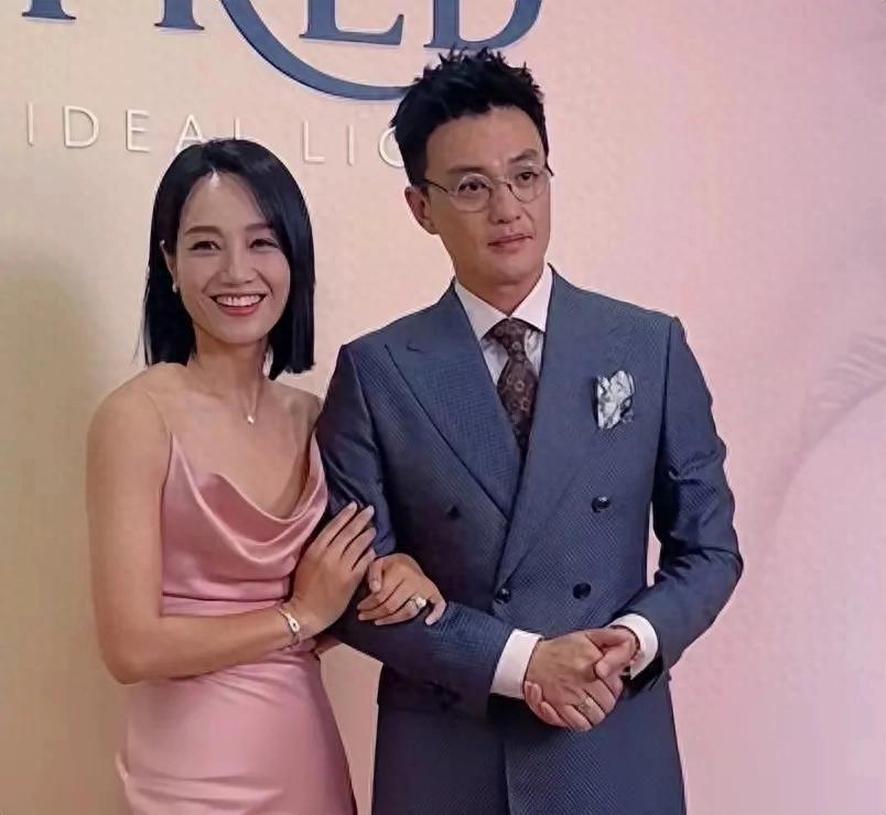 周一围朱丹时尚选择_周一围朱丹夫妻档_周一围朱丹结婚照 新闻