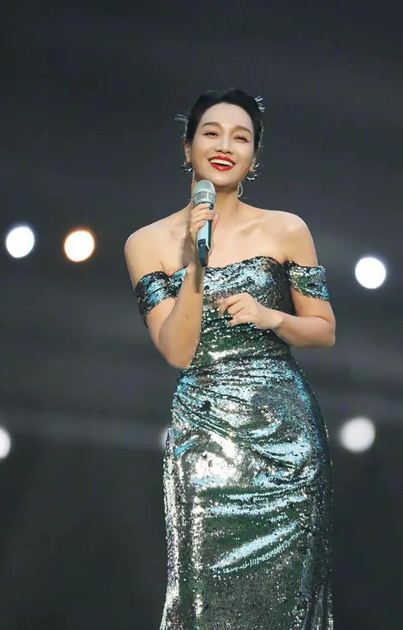 周一围朱丹时尚选择_周一围朱丹夫妻档_周一围朱丹结婚照 新闻