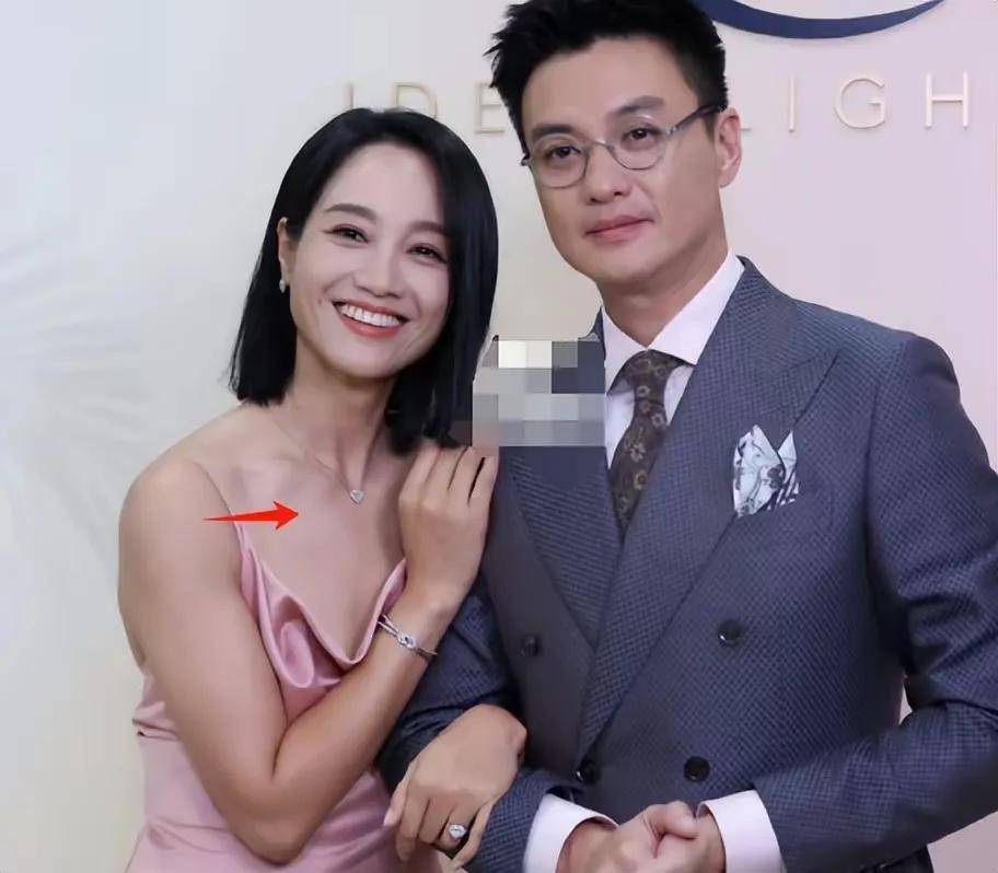 周一围朱丹夫妻档_周一围朱丹结婚照 新闻_周一围朱丹时尚选择