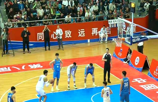 cba直播天津队广东_广东队内线球员选择_杜锋寻求大外援球员