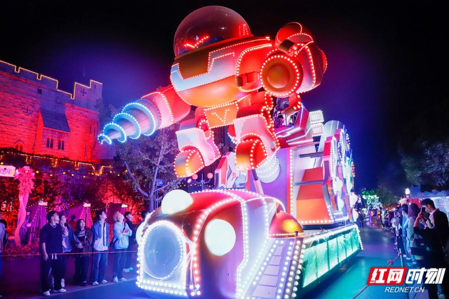 株洲方特游费用_株洲方特旅游区初夏狂欢节探秘侏罗纪活动_方特欢乐世界千架无人机烟花共舞水帘洞花火盛宴