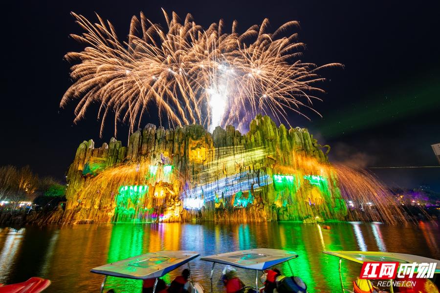 方特欢乐世界千架无人机烟花共舞水帘洞花火盛宴_株洲方特旅游区初夏狂欢节探秘侏罗纪活动_株洲方特游费用