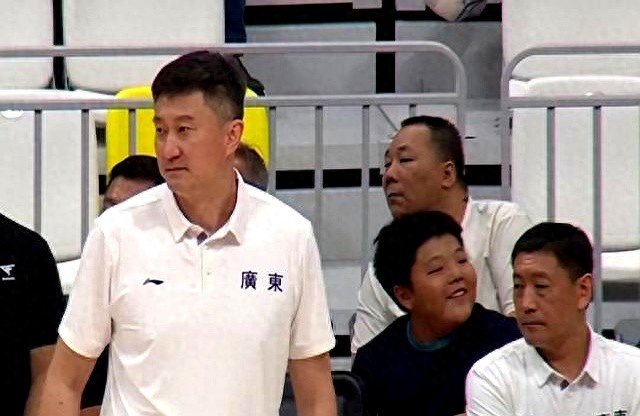 广东男篮92-105输球，徐杰空砍29分，焦泊乔11分张文逸25分