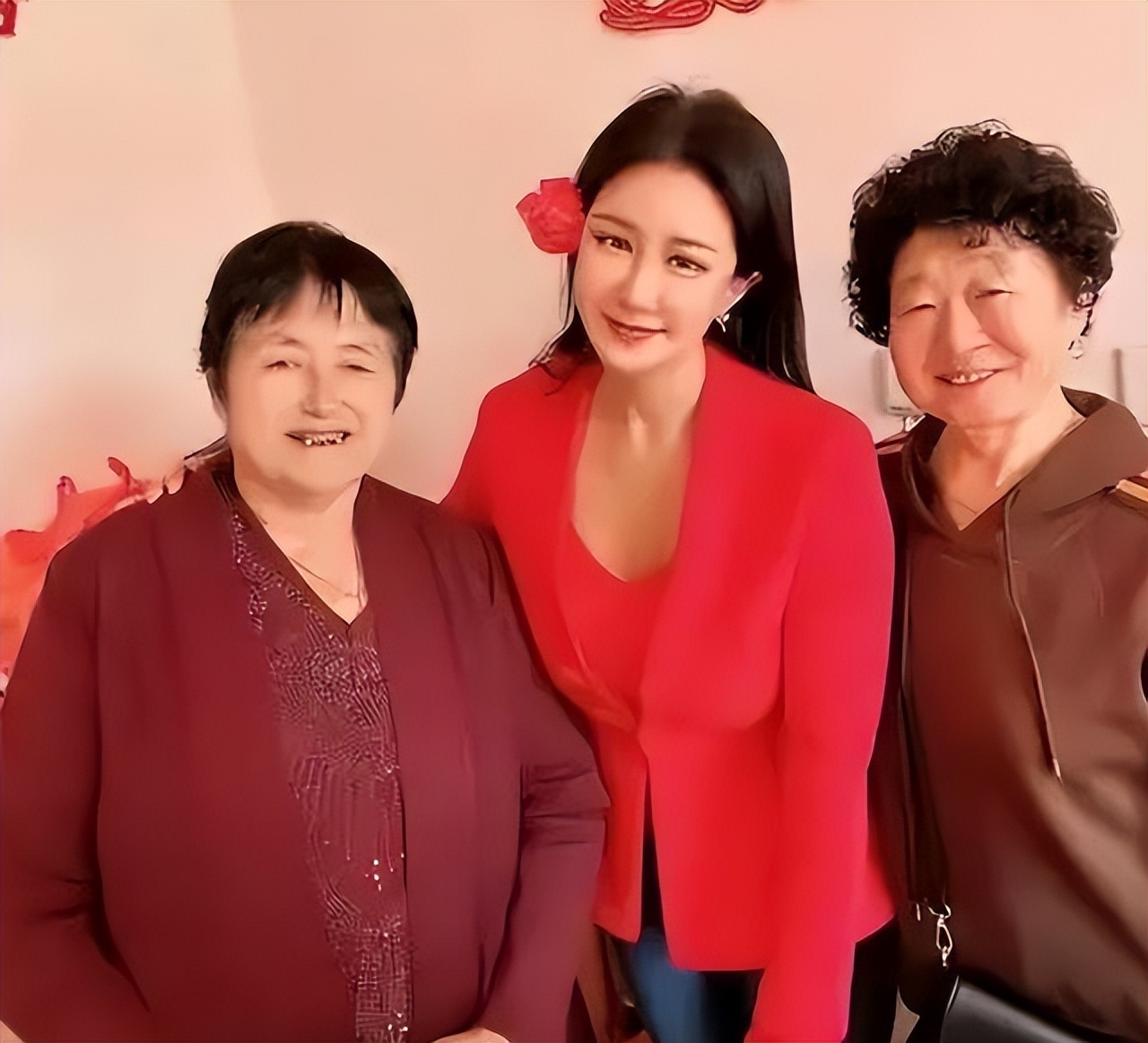 张暖雅17全婐照片图_张暖雅农村生活日常_港星张暖雅怀孕结婚