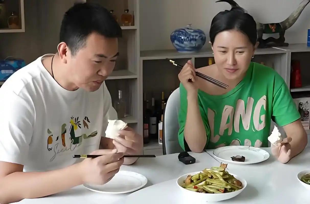 张暖雅转型自媒体创业_张暖雅嫁给农村男人_张暖雅17全婐照片图