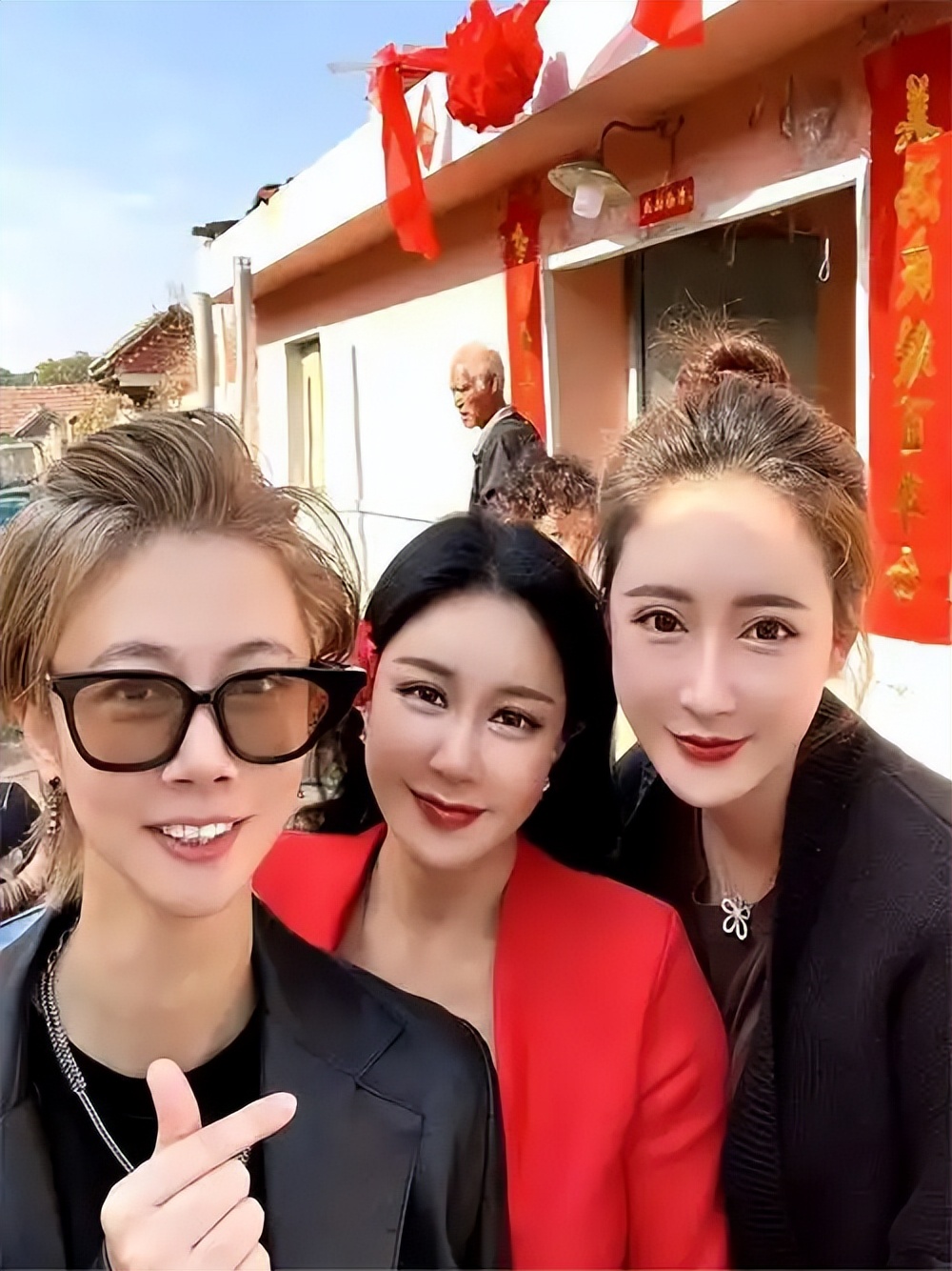 张暖雅嫁给农村男人_张暖雅17全婐照片图_张暖雅转型自媒体创业