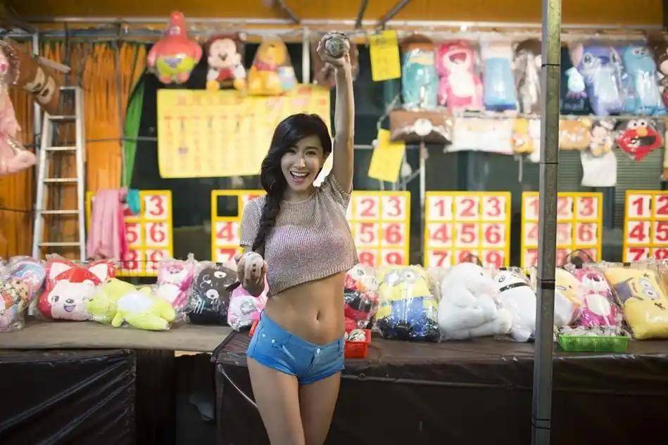 张暖雅爆出大尺度照片事件_张暖雅17全婐照片图_张暖雅香港出道经历