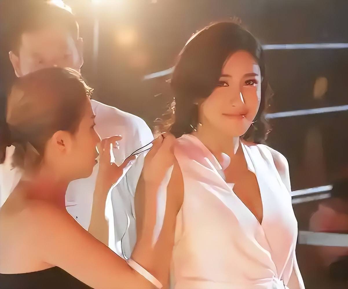 张暖雅香港出道经历_张暖雅17全婐照片图_张暖雅爆出大尺度照片事件