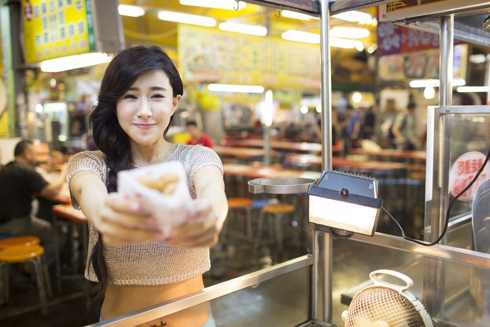 张暖雅娱乐圈经历及转型之路_张暖雅从白领到演员的人生转变_张暖雅17全婐照片图