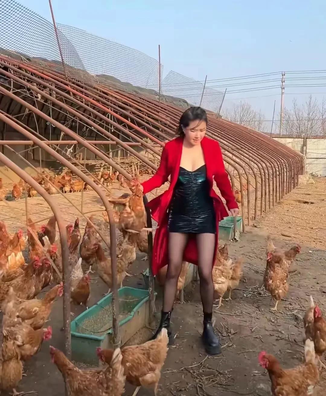 张暖雅从白领到演员的人生转变_张暖雅17全婐照片图_张暖雅娱乐圈经历及转型之路