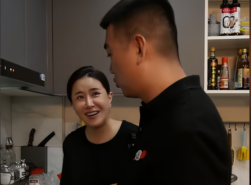 张暖雅从白领到演员的人生转变_张暖雅17全婐照片图_张暖雅娱乐圈经历及转型之路