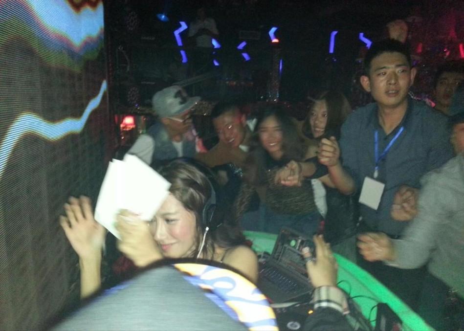 张暖雅17全婐照片图_张暖雅娱乐圈经历及转型之路_张暖雅从白领到演员的人生转变