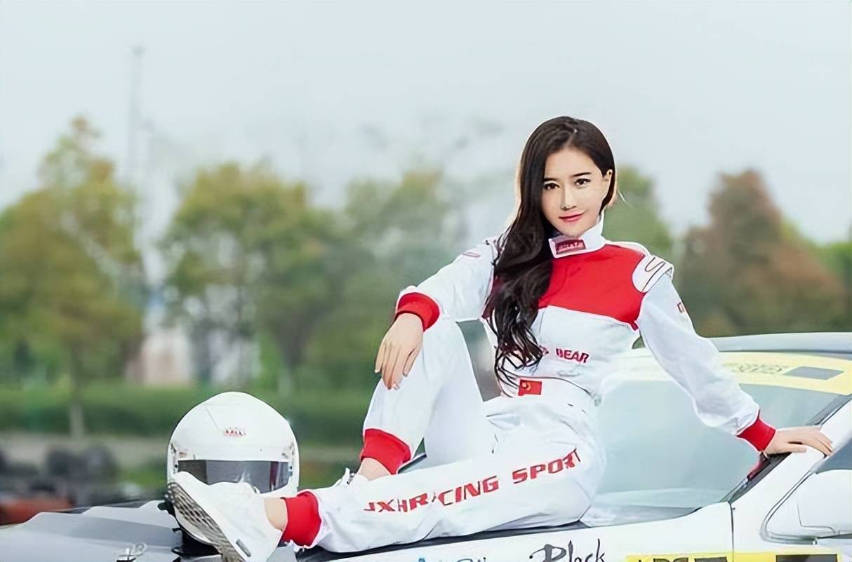 张暖雅从白领到演员的人生转变_张暖雅17全婐照片图_张暖雅娱乐圈经历及转型之路