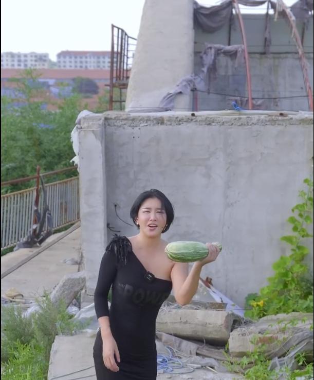 张暖雅 香港三级片女星 山东农村 果园女主人_张暖雅17全婐照片图