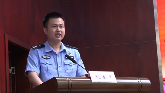 王文忠讲授专题党课_黄冈市公安局新闻_黄冈市公安局建党103周年大会