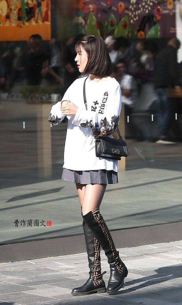 街拍:穿黑色丝袜的美女