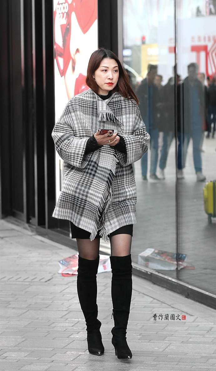 街拍:穿黑色丝袜的美女