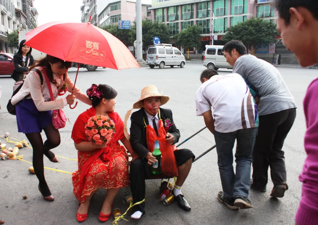 只要觉得“不舒服”便可报警，山东邹平发文整治恶俗婚闹