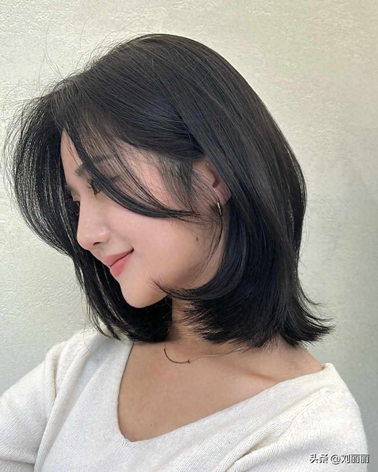换对发型堪比整容！韩式中短层次发型的“逆天改命”魔法