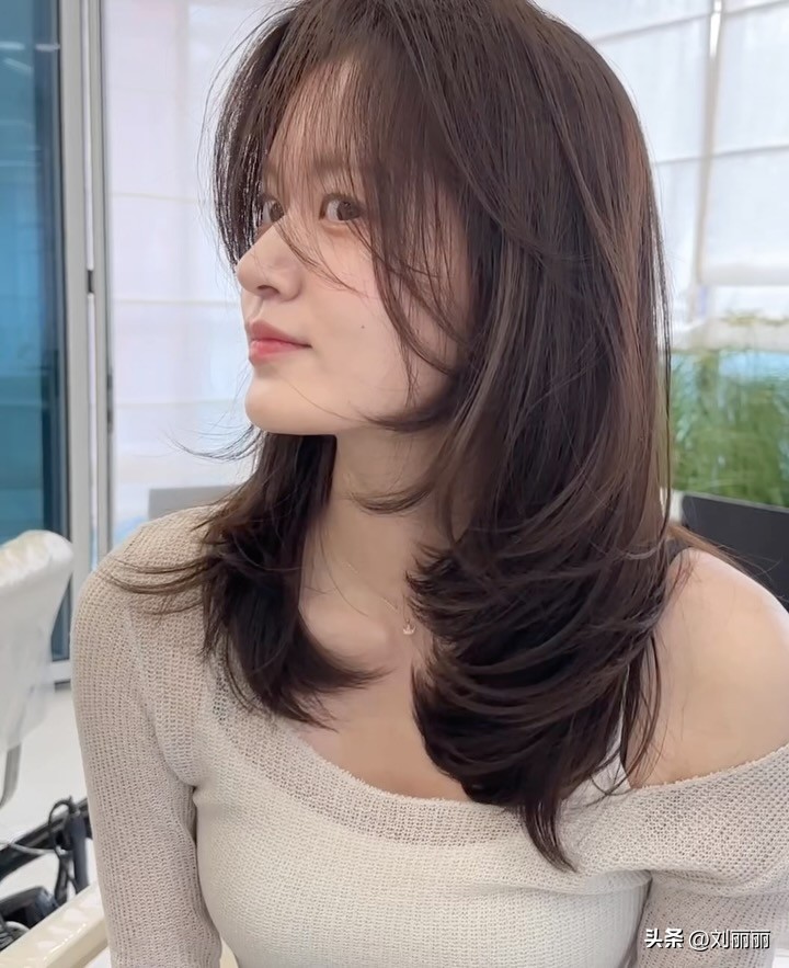 女短发发型设计图片_层次剪裁重塑脸型_韩式中短层次发型