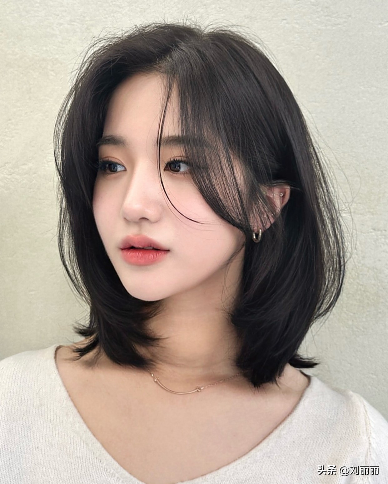 女短发发型设计图片_韩式中短层次发型_层次剪裁重塑脸型