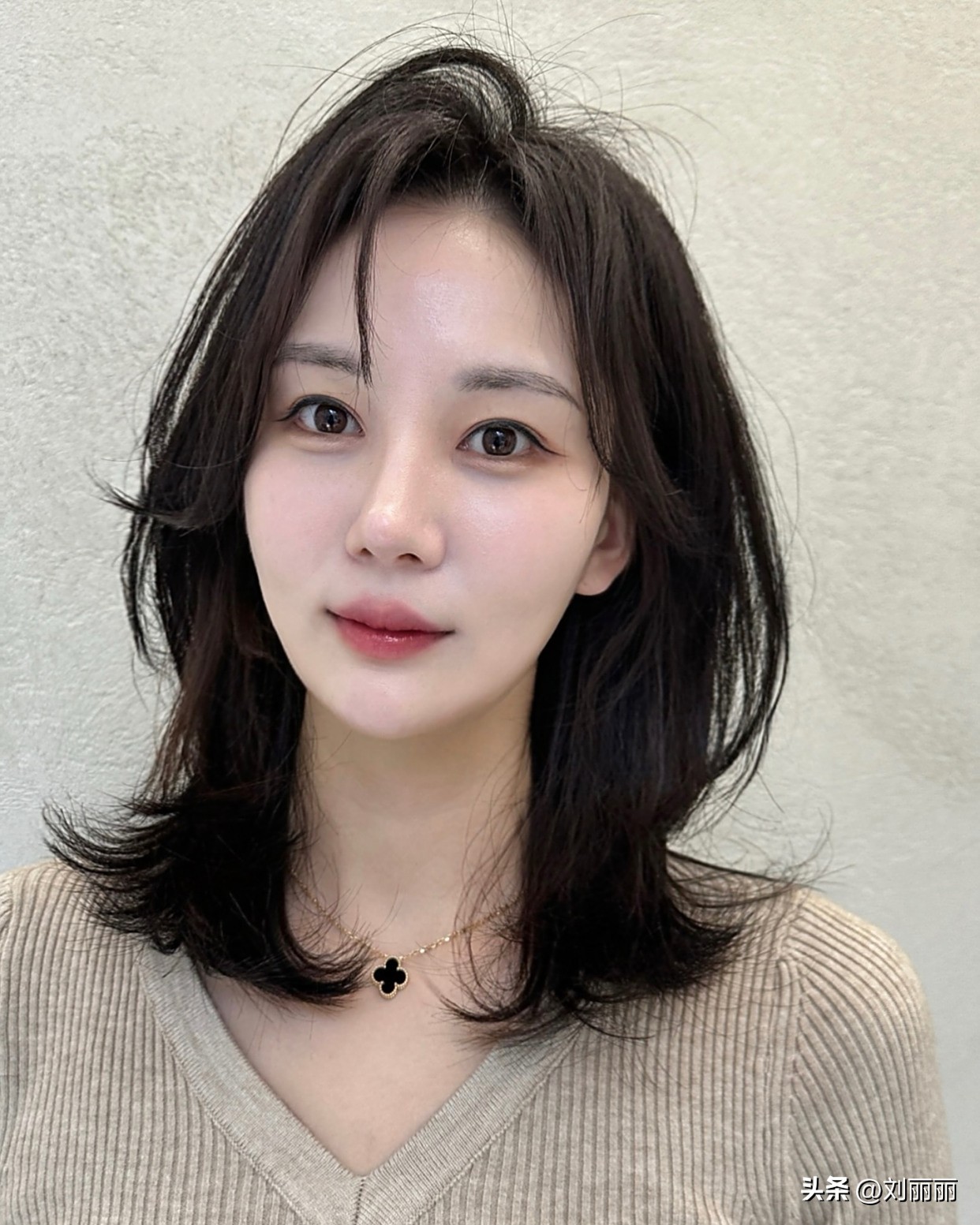 女短发发型设计图片_韩式中短层次发型_层次剪裁重塑脸型