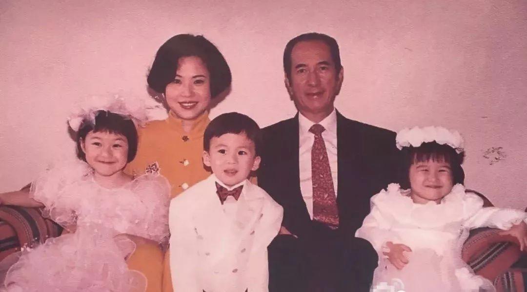 赌王何鸿燊逝世_何鸿燊的传奇一生_赌王何鸿燊视频