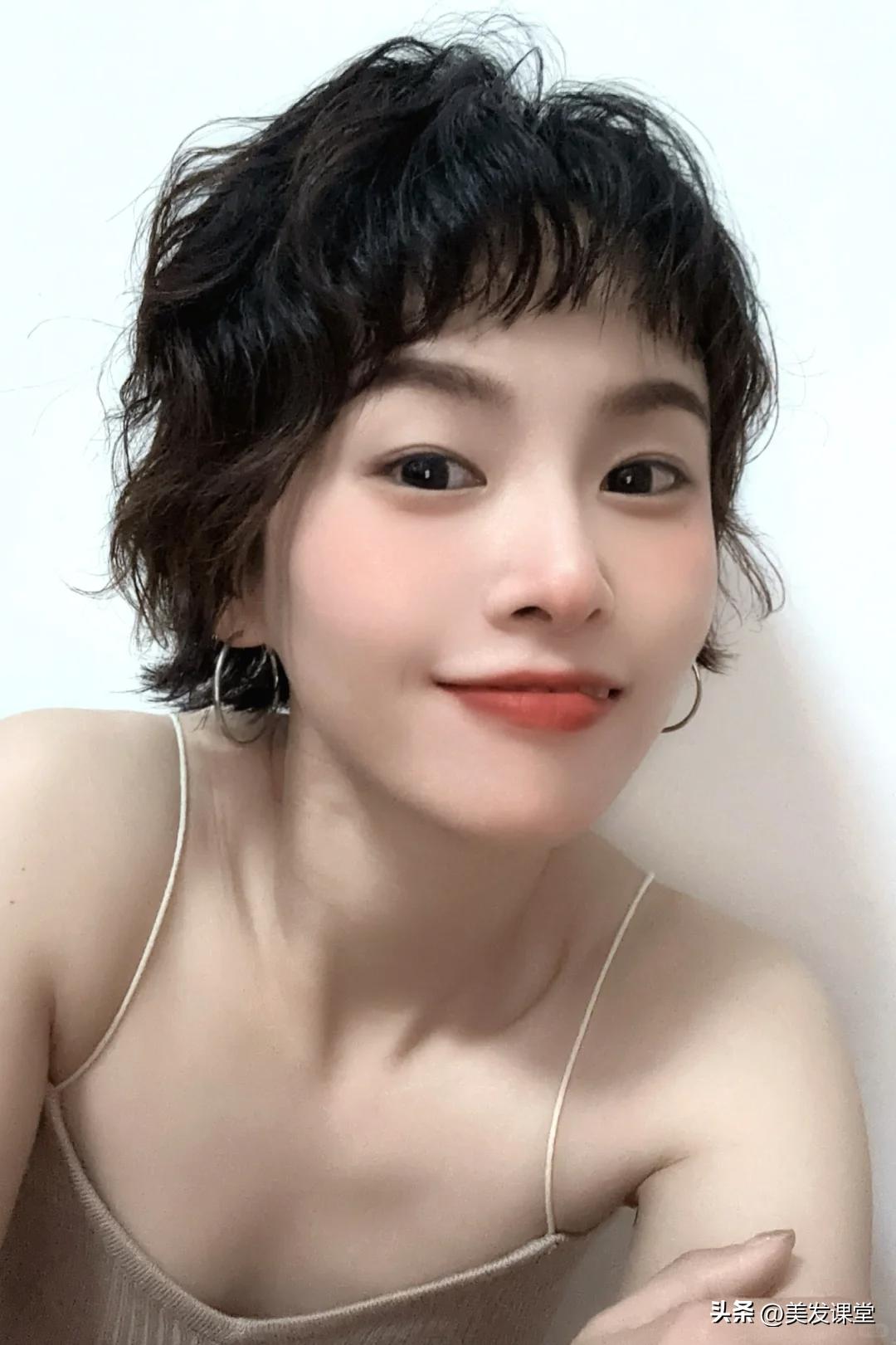 超短发烫发设计_女短发发型设计图片_日系微卷蓬松短发造型