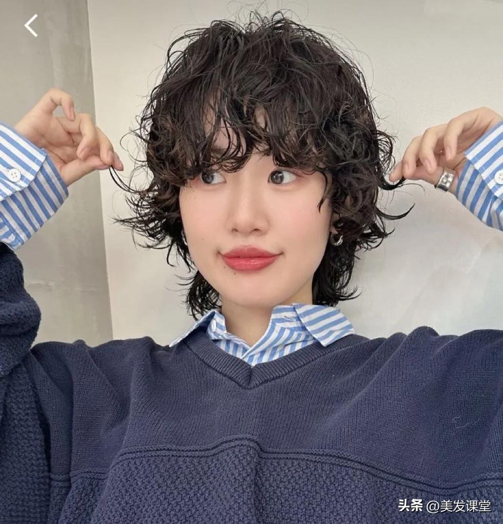 日系微卷蓬松短发造型_超短发烫发设计_女短发发型设计图片