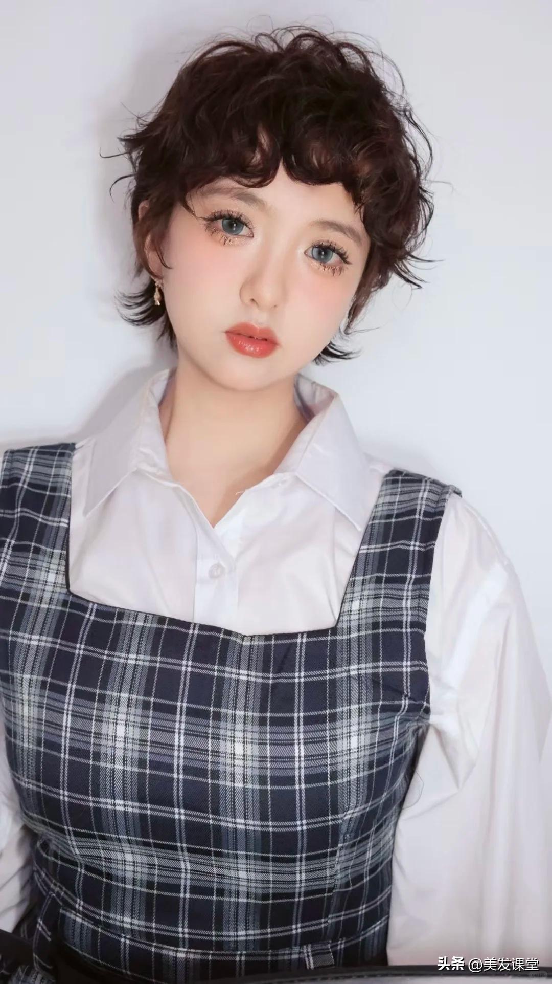 女短发发型设计图片_日系微卷蓬松短发造型_超短发烫发设计