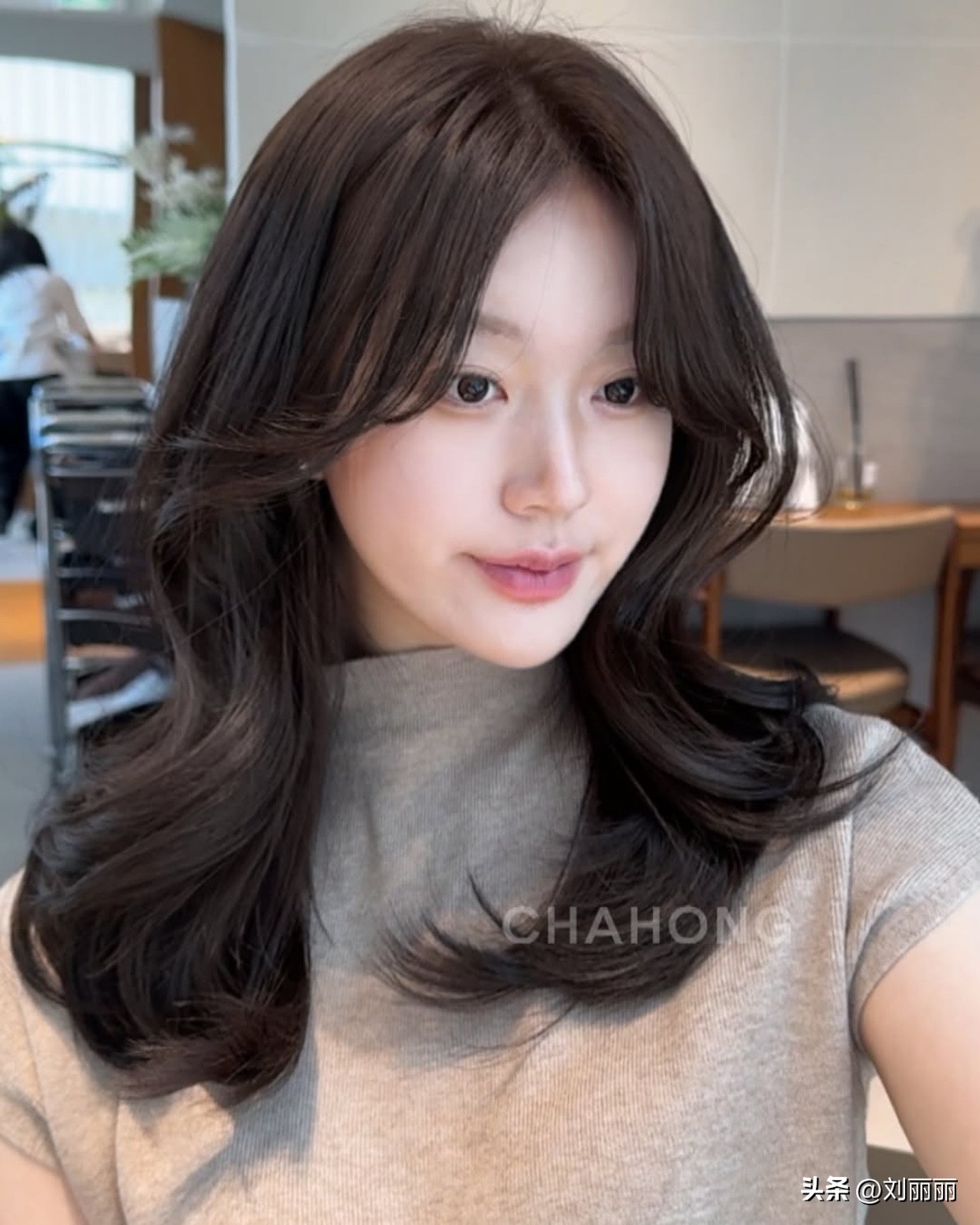 波波头全头烫_女短发发型设计图片_挂耳短发