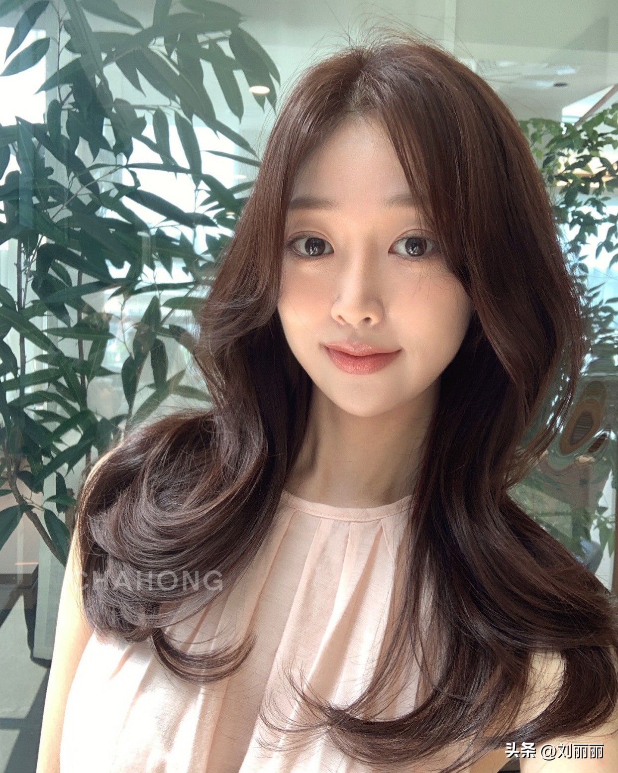 波波头全头烫_女短发发型设计图片_挂耳短发