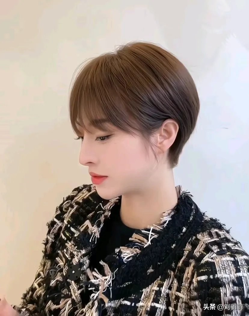 挂耳短发_波波头全头烫_女短发发型设计图片