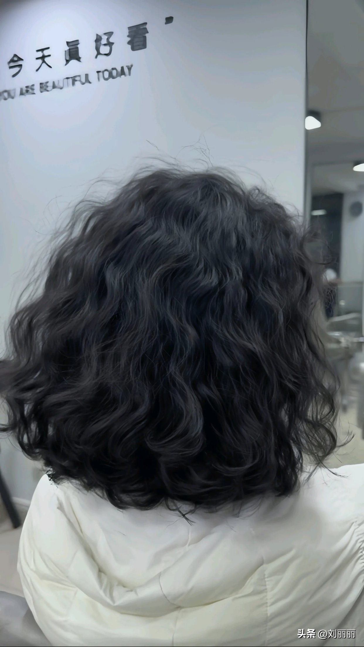 波波头全头烫_挂耳短发_女短发发型设计图片