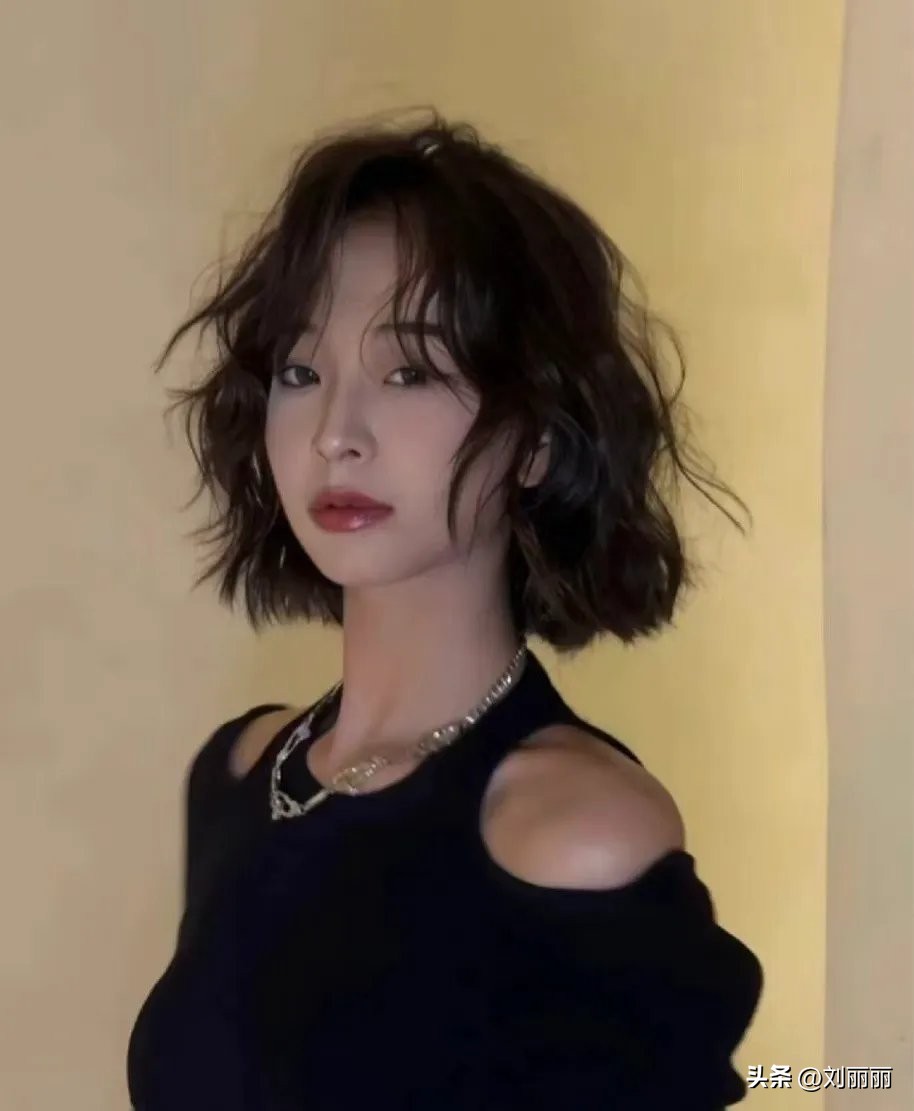 挂耳短发_女短发发型设计图片_波波头全头烫