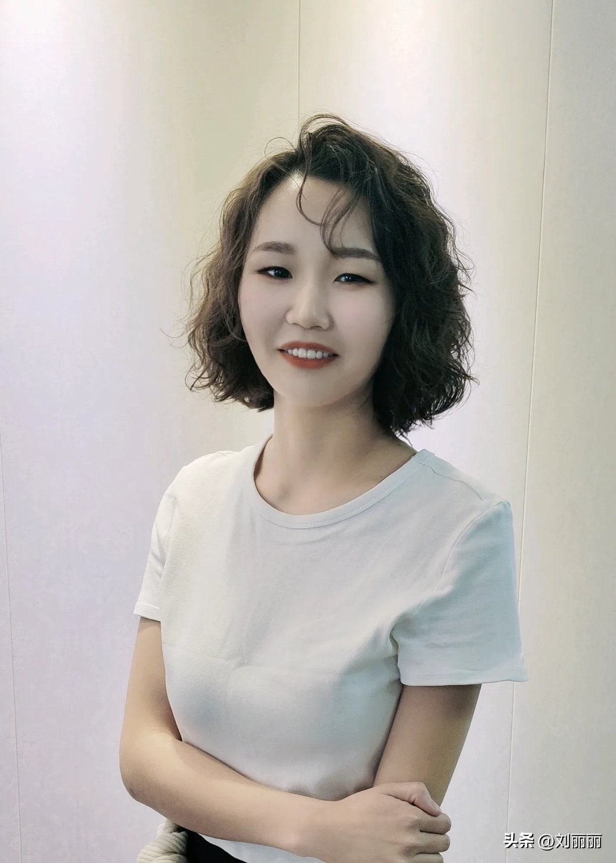 挂耳短发_波波头全头烫_女短发发型设计图片