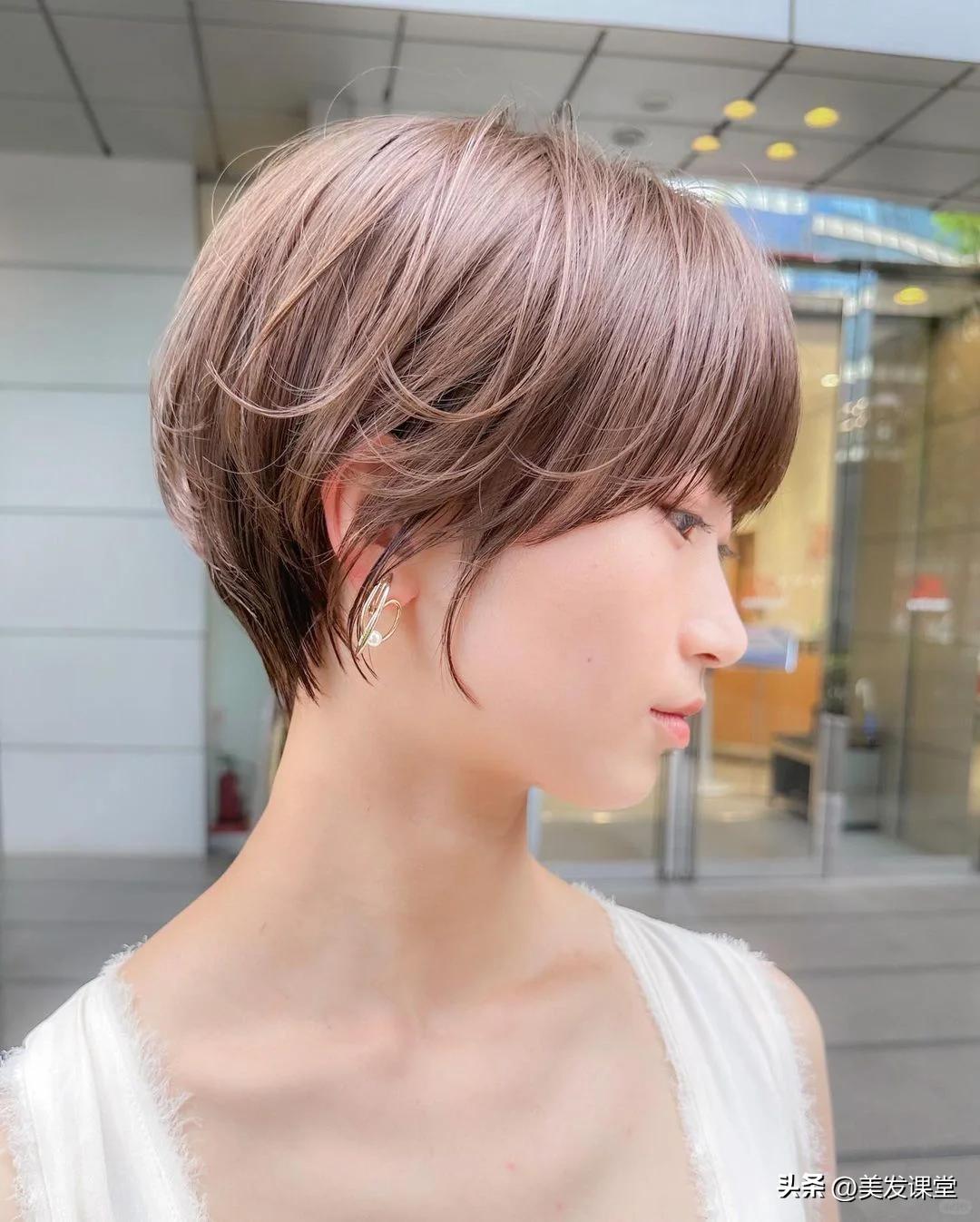 女短发发型设计图片_日系层次感挂耳短发 扁头女生 立体短发