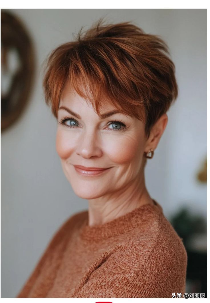 女短发发型设计图片_中年女性发型选择_层次短发