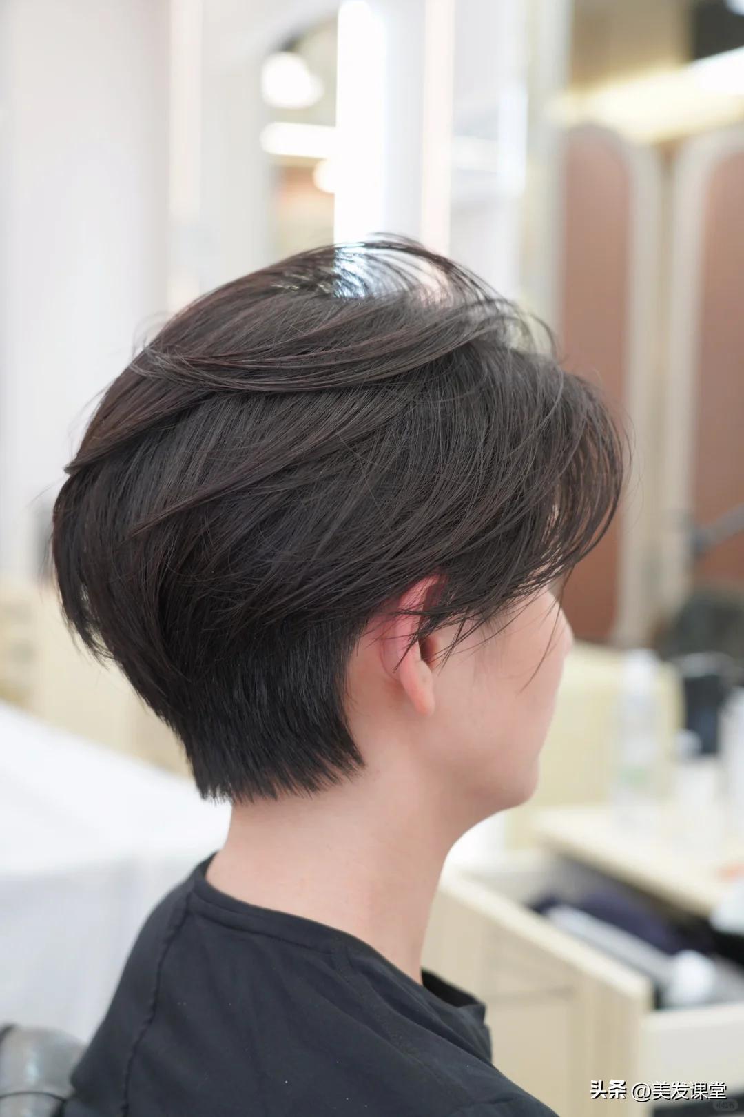 挂耳短发_层次感蓬松短发_女短发发型设计图片