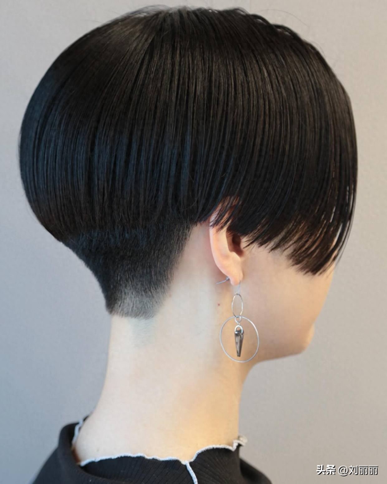 推后脖短发：女性时尚新宠