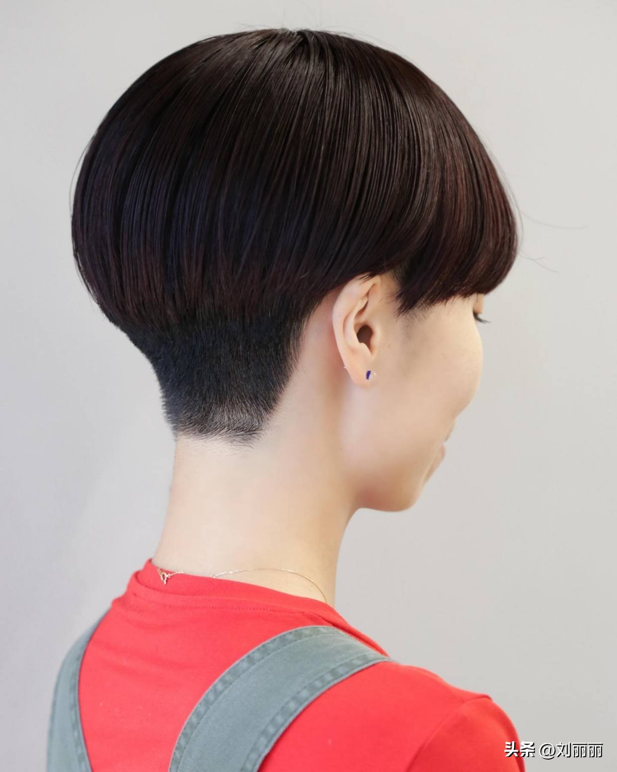 女短发发型设计图片_推后脖短发_刘丽丽时尚发型