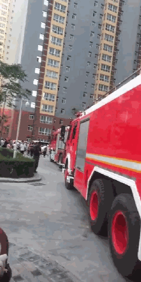 突发！咸阳玉泉苑小区高层发生火灾