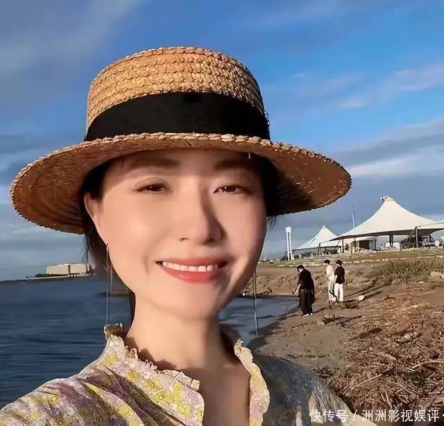 28岁辞职央视主持人，39岁全家移居日本，如今43岁的她后悔了吗